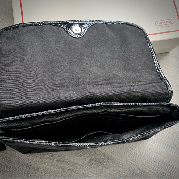 Coach Like New Signature Clutch - Picture 3 of 6